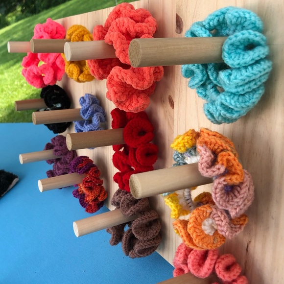 (Bundle of 4) Random crochet scrunchies - Picture 2 of 7